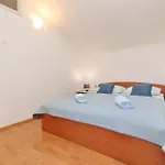 Niks * Vela Luka